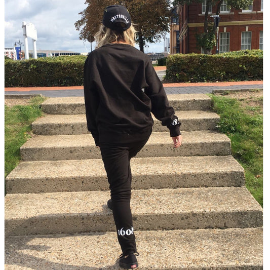 1608 Classic Tracksuit